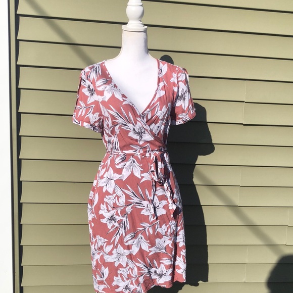 Roxy Dresses & Skirts - Floral Wrap Dress